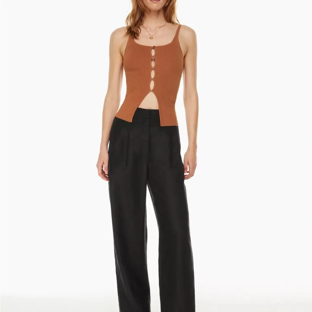 LINEN ARITZIA The Effortless Pant Linen
High-waisted, wide-leg linen pants - Picture 3 of 8
